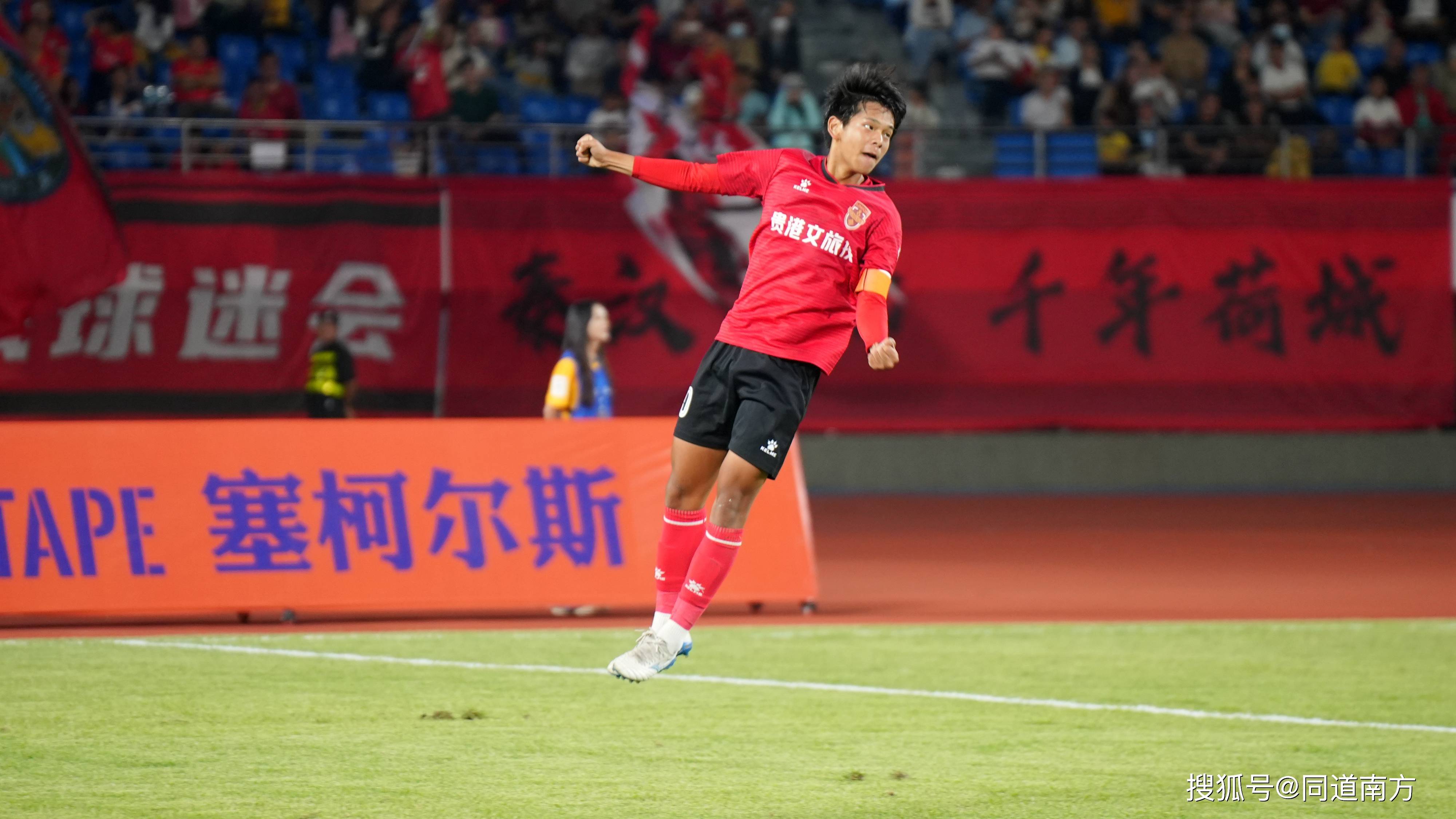 金球奖得主参加友谊赛，与橙队对决