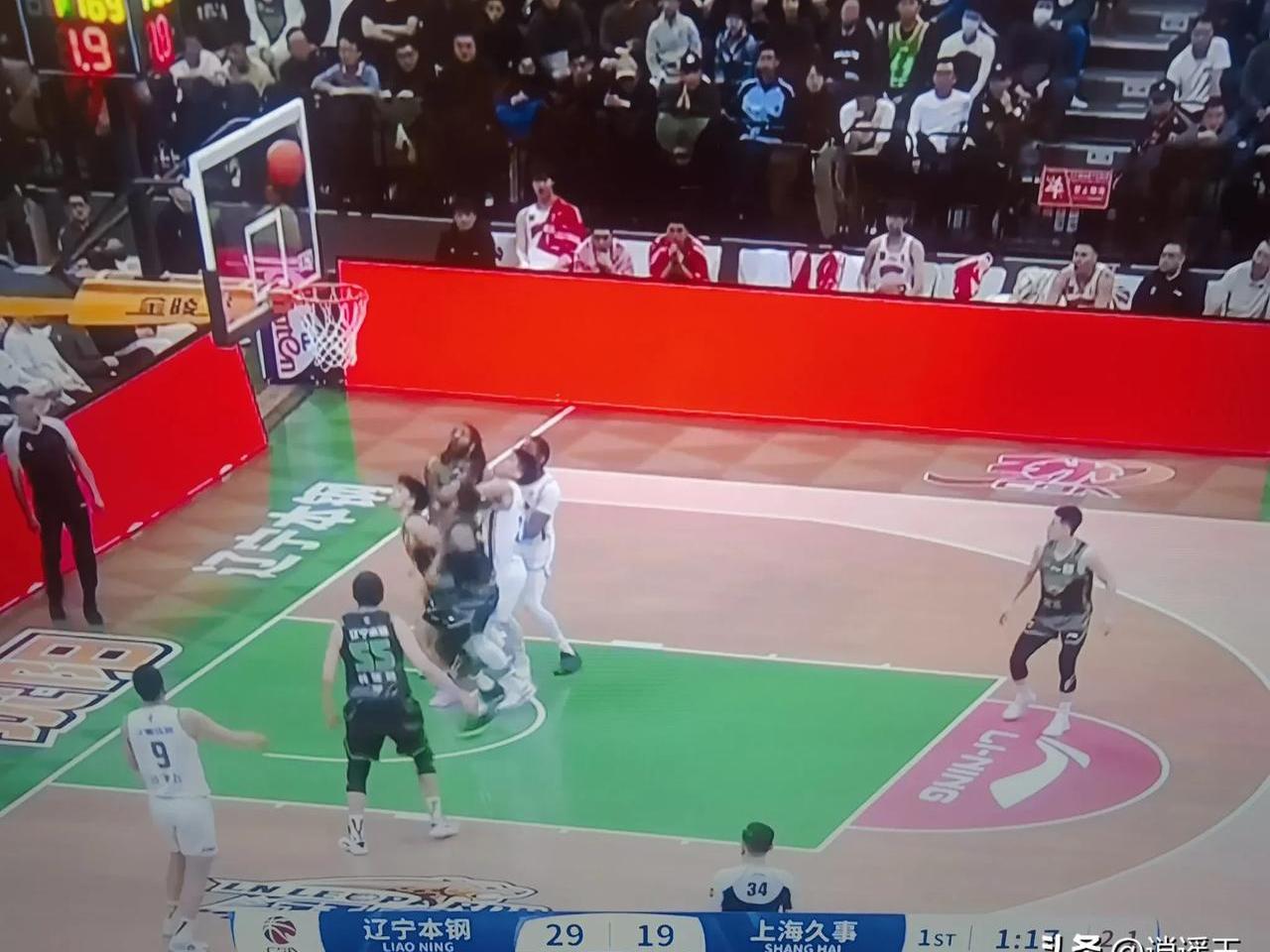 关键战役引发球迷热议，每场比赛牵动人心的简单介绍