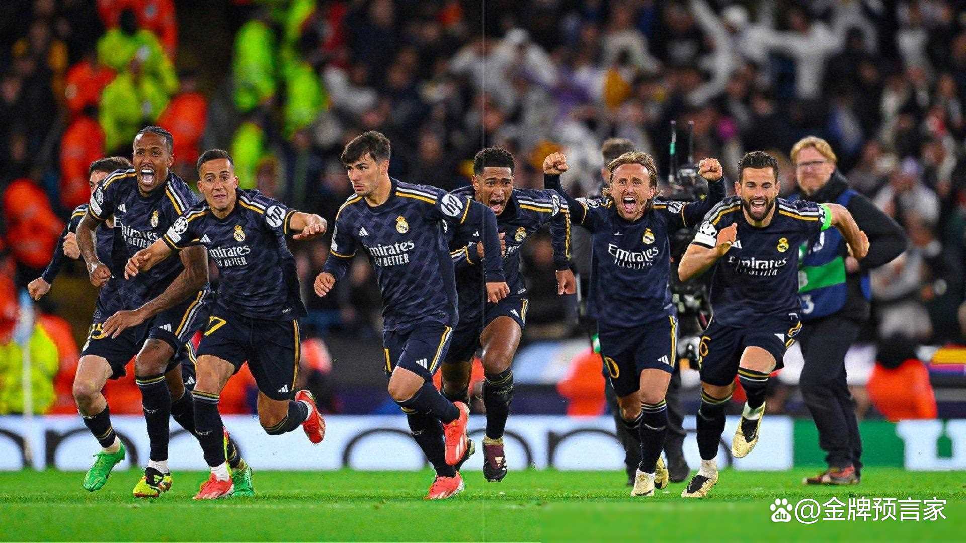 足球联赛激烈竞争,各队都在拼杀! 足球联赛激烈竞争,各队都在拼杀!