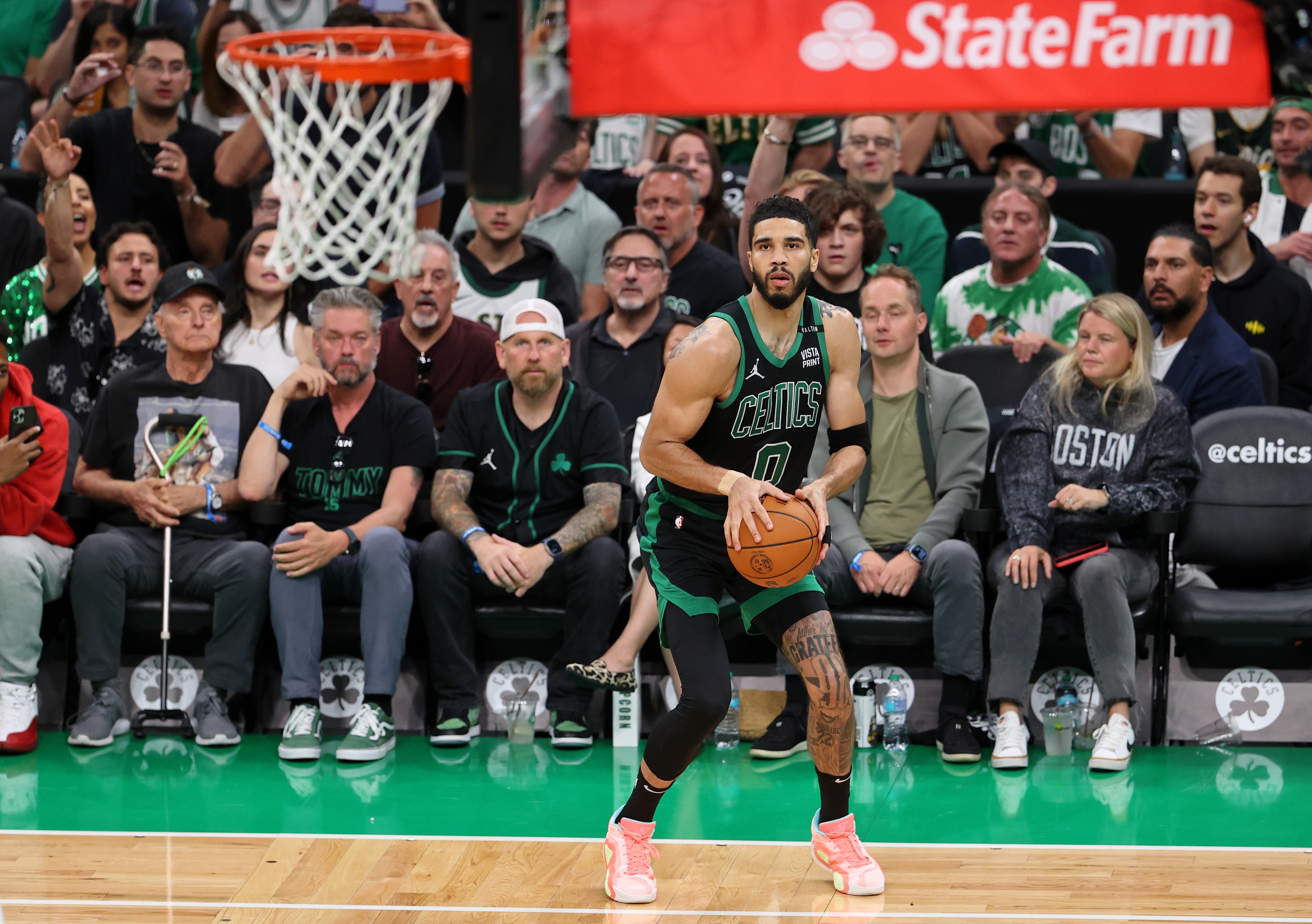 尼克斯险胜篮网，塔图姆统治全场