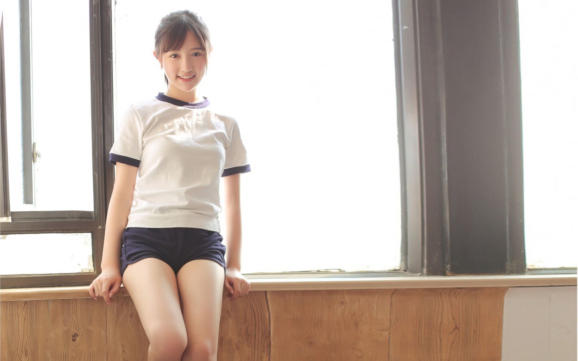 绿茵与赛道的双重奏，当F1的速度美学遭遇足球的战术压制