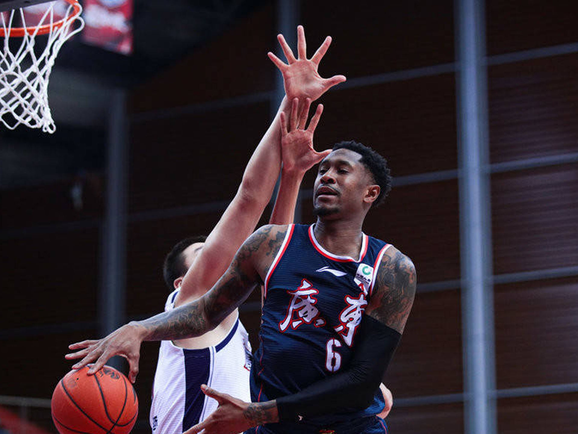 辽宁队险胜尼克斯，范弗利特成为关键先生