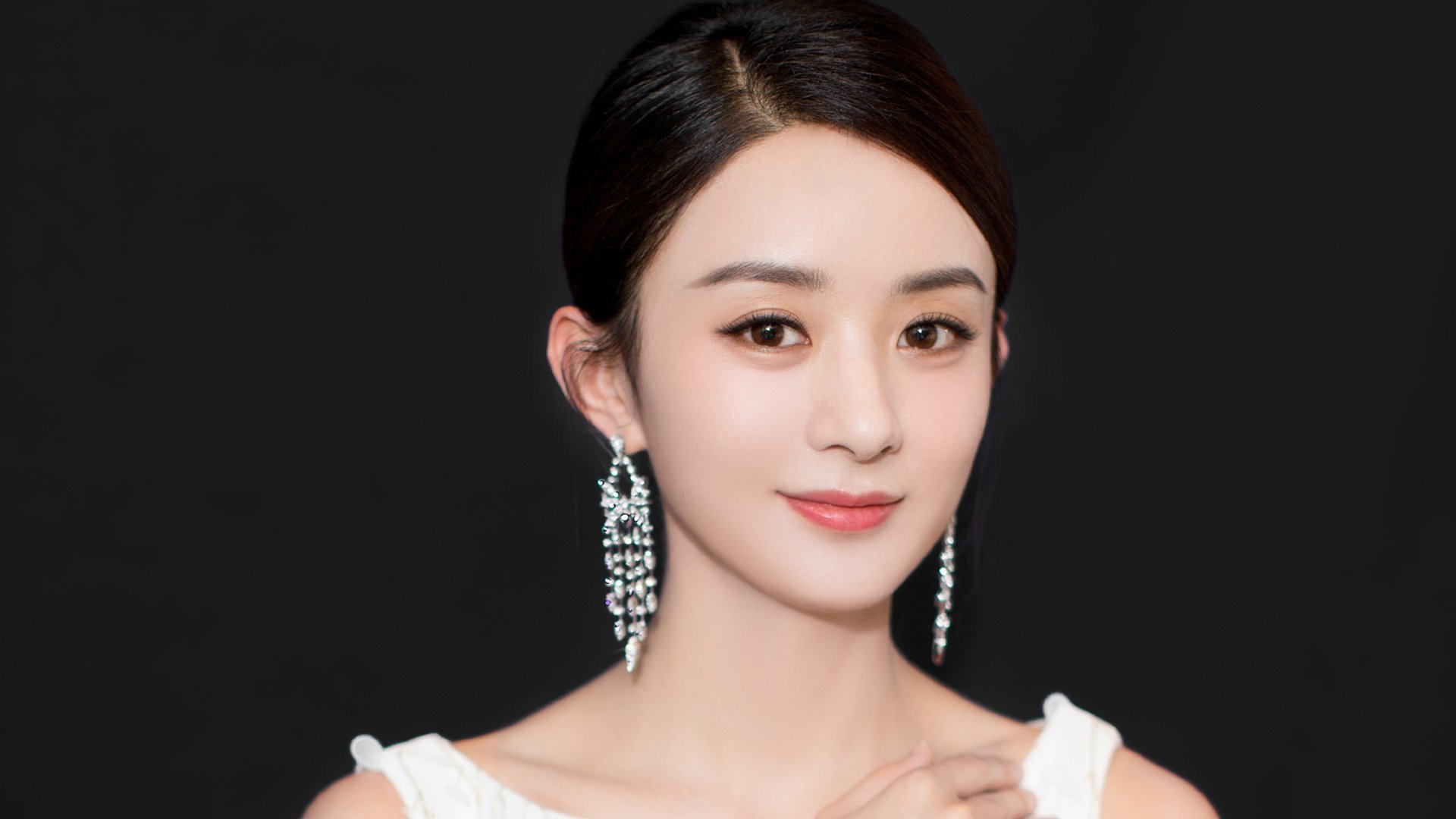 竞速之魂，利物浦的绿色闪电与莫德里奇的方向盘革命